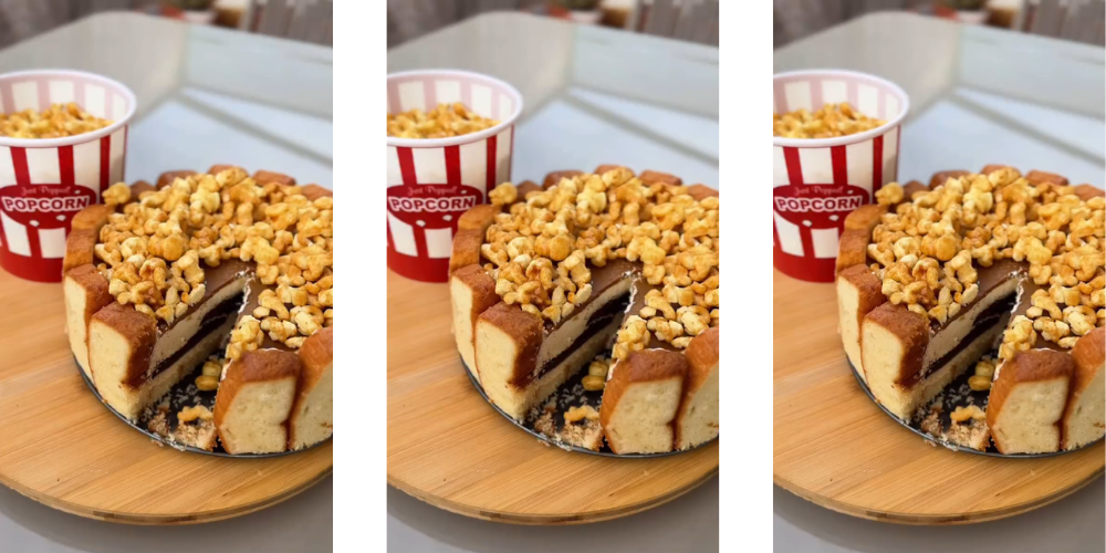 ¿Buscas una receta fácil, diferente y con un resultado espectacular? Esta tarta de palomitas dulces combina texturas y sabores de una forma sorprendente. Con una base elaborada con bocaditos Dulcesol, un relleno cremoso y el toque irresistible del caramelo, se convierte en el postre perfecto para compartir en cualquier ocasión.