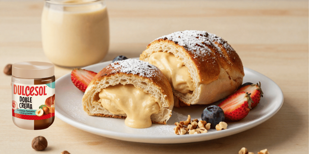 Rollitos de brioche caramelizados con doble crema de leche y avellanas